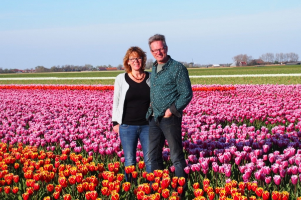 Vier de lente met biologische bloembollen