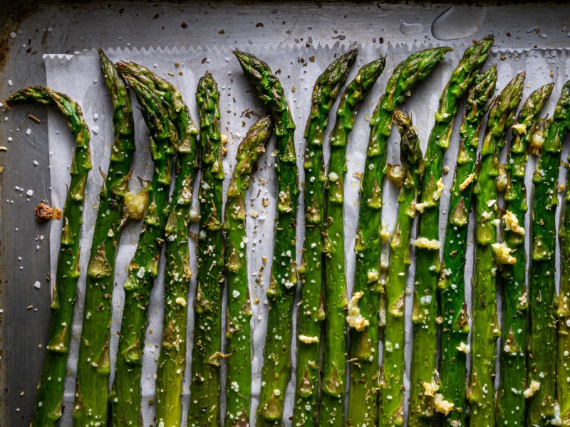 Geroosterde groene asperges