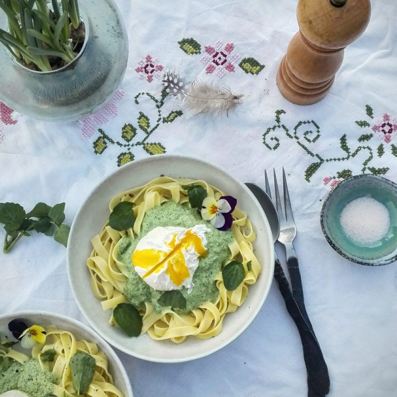 tagliatelle met waterkerssaus en gepocheerd ei 