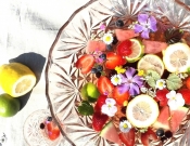 Rosé bowl met zomerfruit
