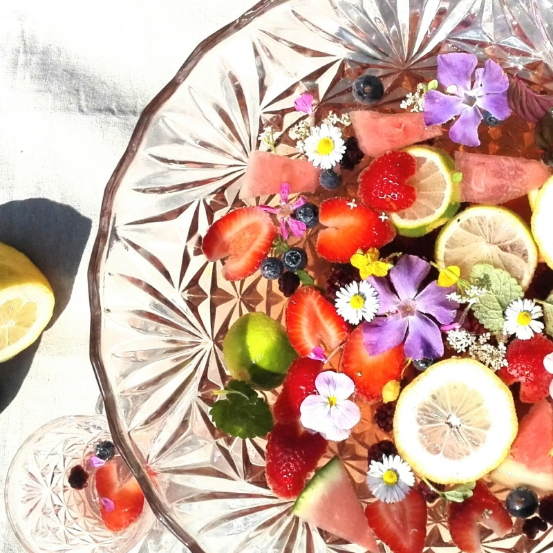 Rosé bowl met zomerfruit