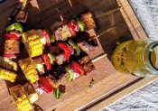 Vegan bbq-spiesjes met korianderolie