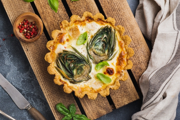 Quiche met artisjok, feta en basilicum