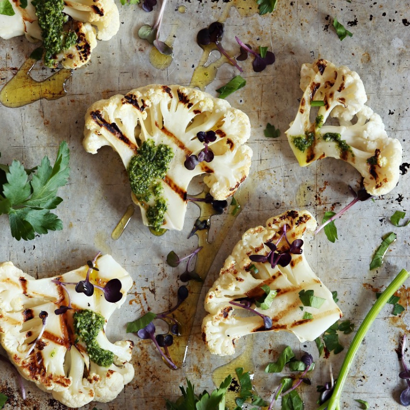 Bloemkoolsteaks met raapstelenpesto & sprouts