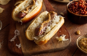 Broodje (vegan) braadworst met zuurkool