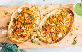 Flammkuchen met wortel en amandelen