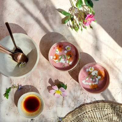 Gazpacho van radijs en komkommer met rokerige olie