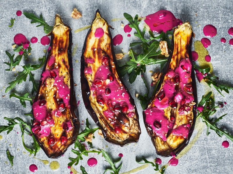 Gegrilde aubergine met bietenaioli