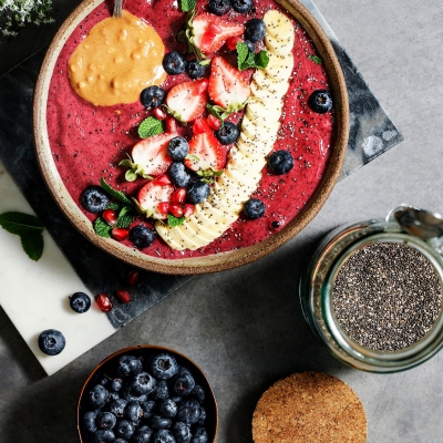 Fruitbowl met aardbeien & blauwe bessen