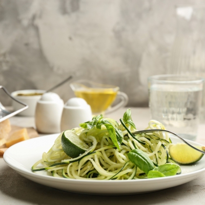 Courgetti met avocado-limoensaus