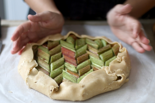 Rabarber-vlierbloesemgalette