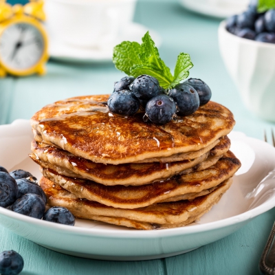 American pancakes met blauwe bessen