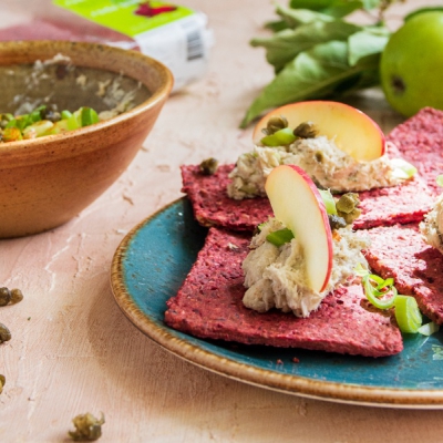 Makreelrilette op bietencrackers