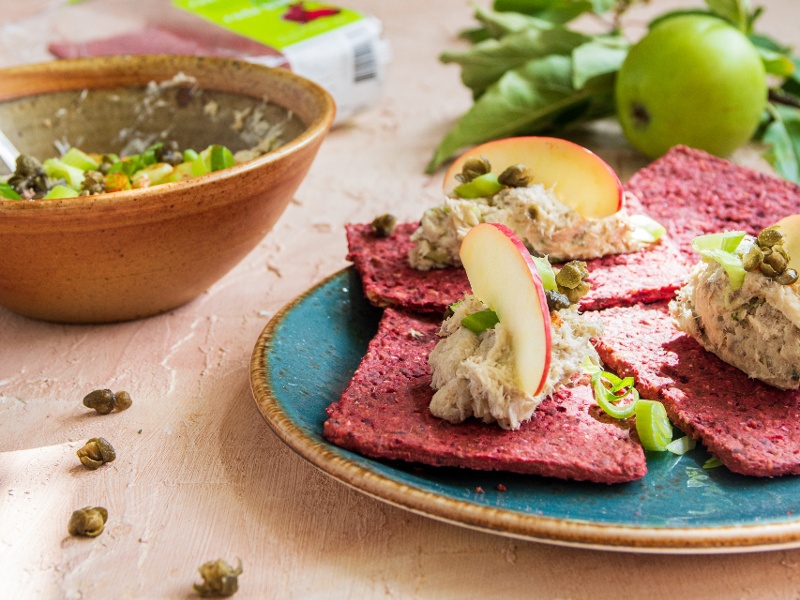 Makreelrilette op bietencrackers