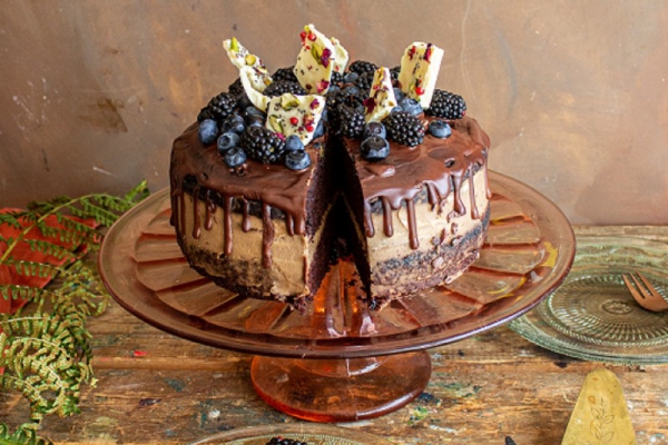 Chocoladetaart met pompoen, kastanjecrème en bramen