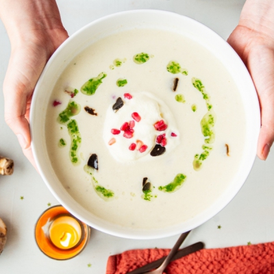 Knollensoep met zwarte knoflook