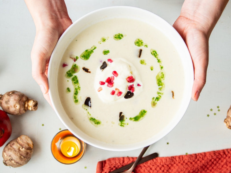 Knollensoep met zwarte knoflook