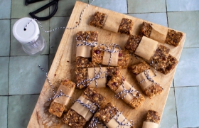 Proteïnerepen met dadels en pindakaas