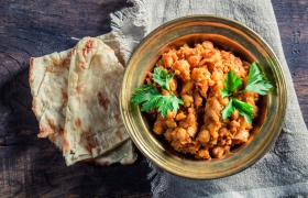 Curry met koolrabi, zoete bataat en spinazie