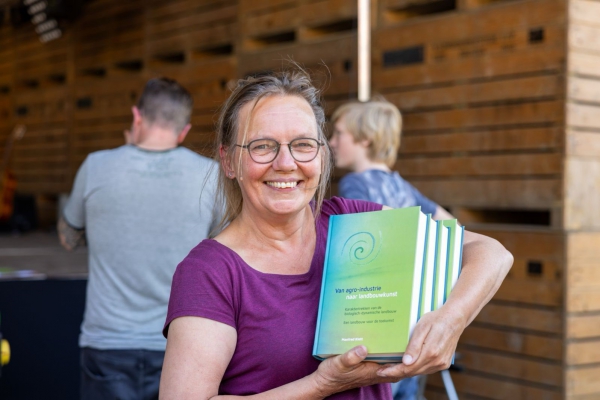 Van Agro-industrie naar Landbouwkunst: een boek over biodynamische landbouw