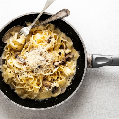 Pasta met champignons en meiraapjes