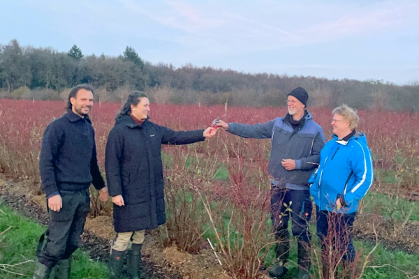 Albert en Sjoukje nemen blauwe bessenbedrijf Noorderbos over