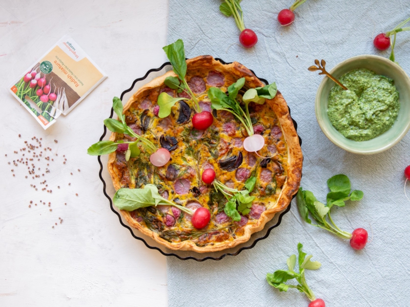 Radijsquiche met pesto van het loof