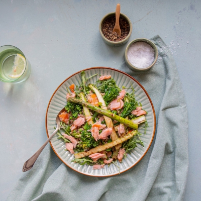 Boekweitrisotto met asperges, bimi en zalm