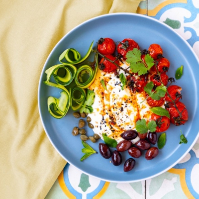 Kefir labneh met spicy tomaatjes