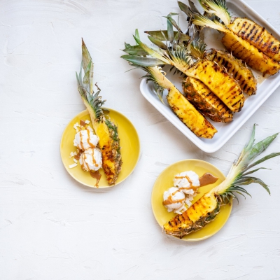 Kokosijs met ananas en miso-karamel
