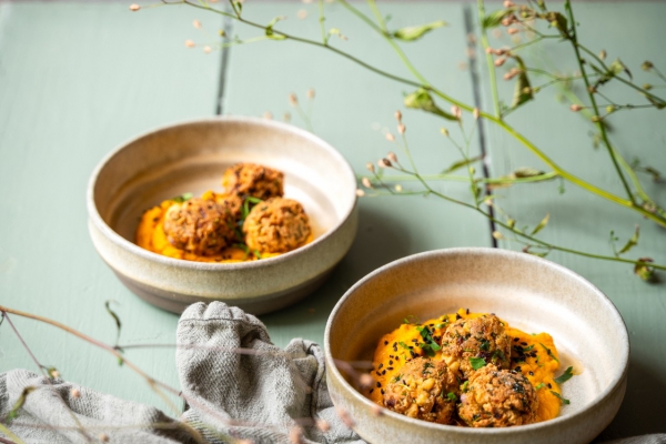 Tofuballetjes met wortel-chili dip