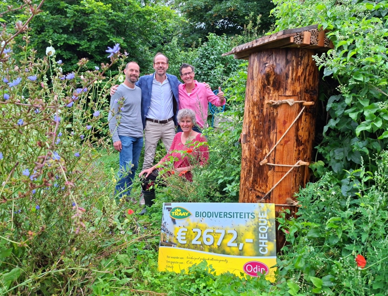 De Traay schenkt Odin-imkerij €2672 voor biodiversiteitsonderzoek op boerderijen