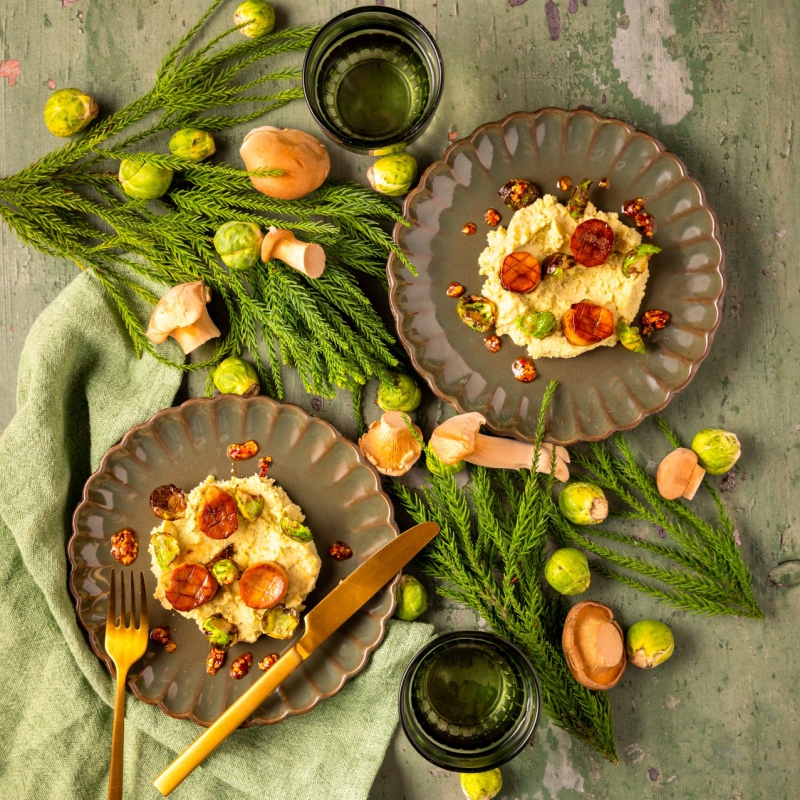 Coquilles van eryngii met spruitjespuree