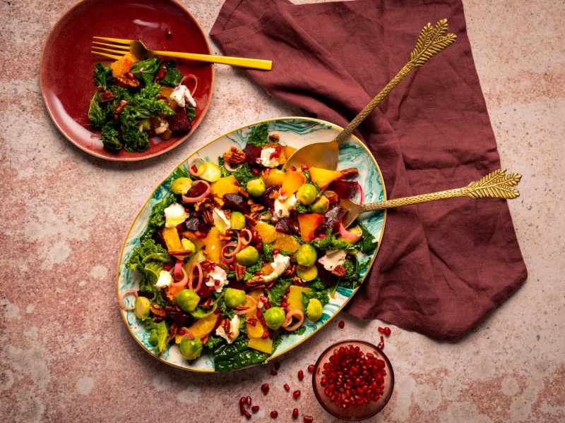 Salade met palmkool, spruitjes, biet, sinaasappel en ricotta