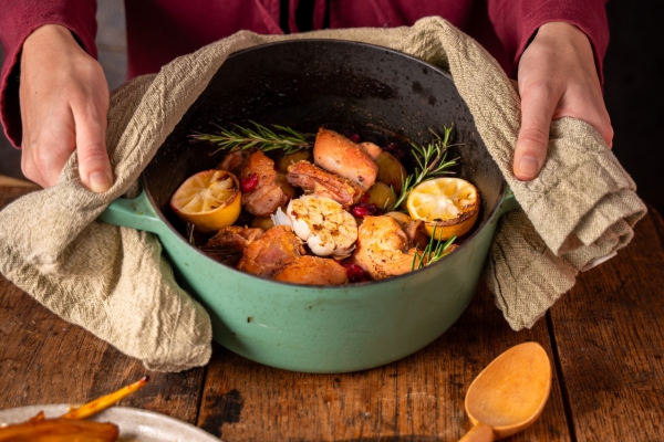 Overheerlijke dubbeldoel-kip met bouillonaardappeltjes en cranberries