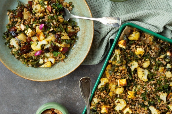 Ovenschotel met geroosterde spelt, bloemkool en panir
