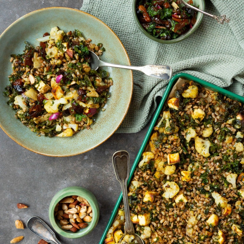 Ovenschotel met geroosterde spelt, bloemkool en panir