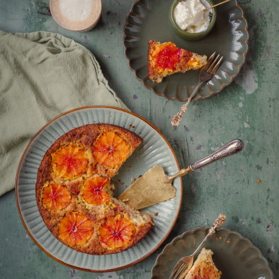 Vegan bloedsinaasappel-gierstcake