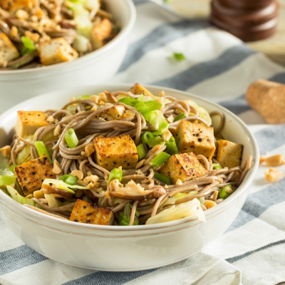 Noedels met sticky spruitjes en tofu