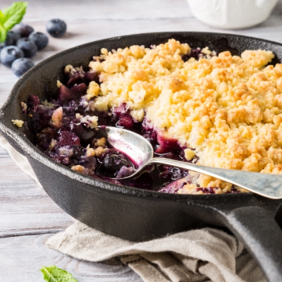 vegan appel-blauwe bessencrumble