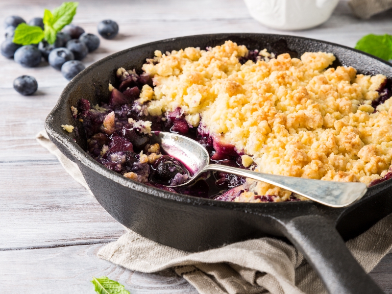 vegan appel-blauwe bessencrumble