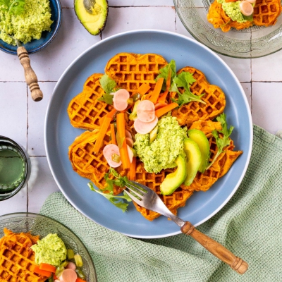 Zoete aardappelwafeltjes met raapstelen-spread