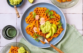 Zoete aardappelwafeltjes met raapstelen-spread