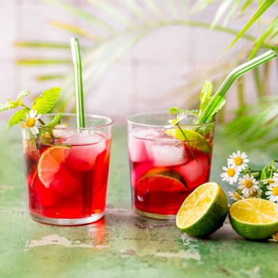 Hibiscus-kamille spritz