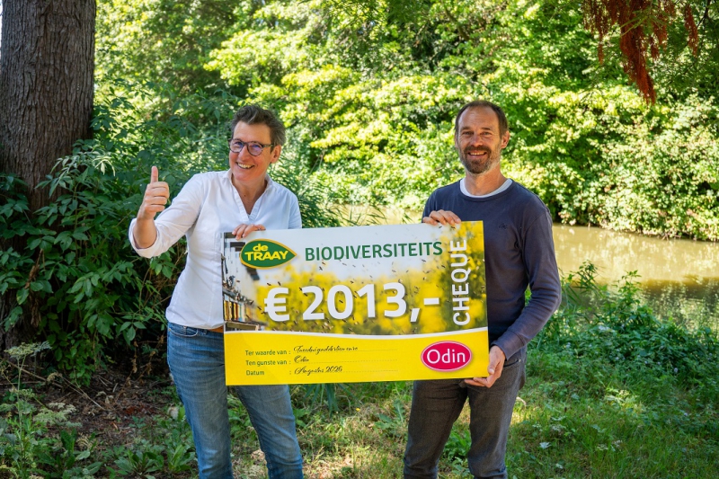 De Traay schenkt Odin-imkerij €2013 voor biodiversiteit op boerderij Sonneclaer