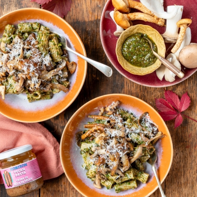 Rigatoni met paddenstoelen en pecannotenpesto