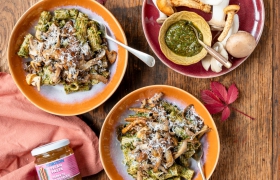 Rigatoni met paddenstoelen en pecannotenpesto