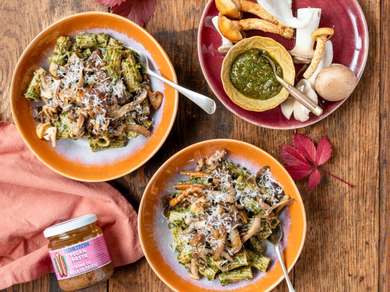 Rigatoni met paddenstoelen en pecannotenpesto