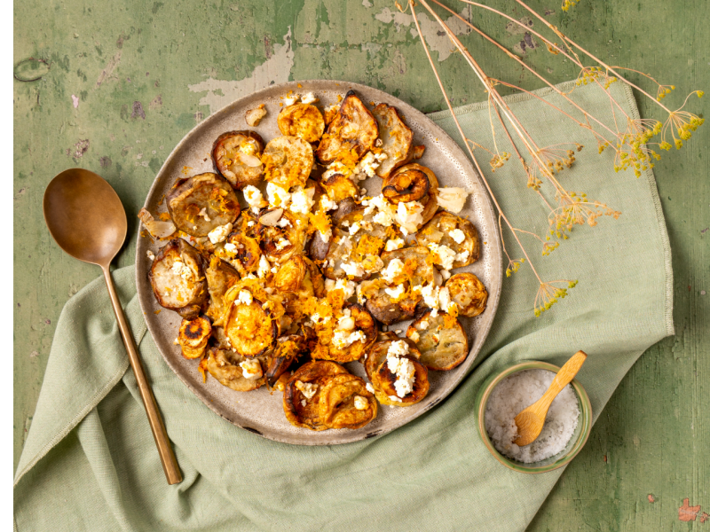 Smashed aardperen en pastinaak met feta en sinaasappel
