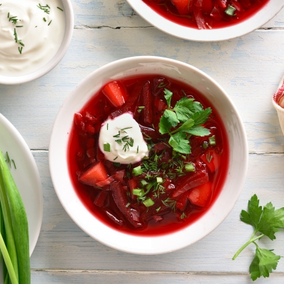 Bietensoep met augurk en bosui